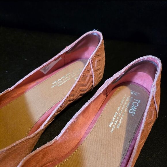 Toms Pink Suede Women's Flats - Picture 5 of 10